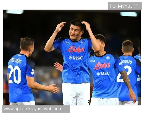 金玟哉因脚部与肩部疼痛缺席法兰克福比赛前景堪忧