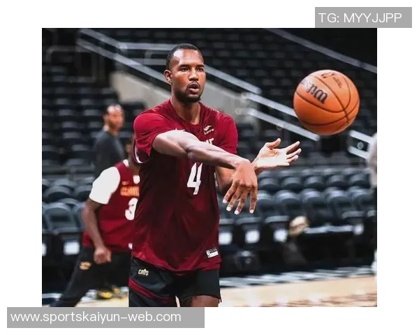 米切尔首节独得13分表现抢眼但失误和犯规略显频繁